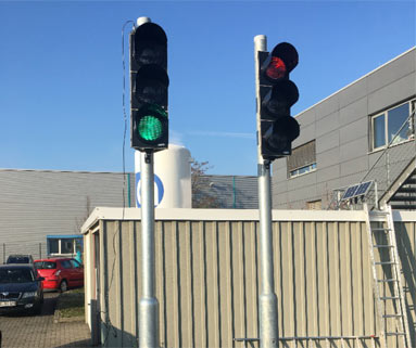 Lichtsignalanlage der Firma dresden elektronik während SDR-GNSS Test