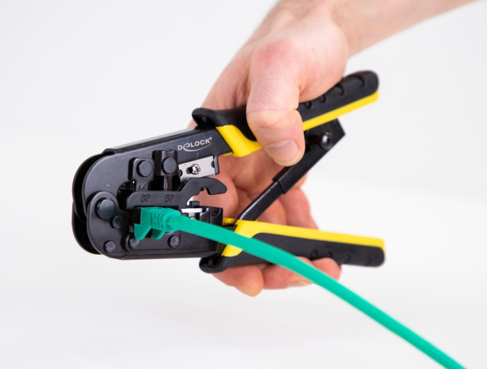 Delock Universelle Crimpzange mit Abisolierer für 8P (RJ45), 6P (RJ12/11) oder 4P Stecker #4 